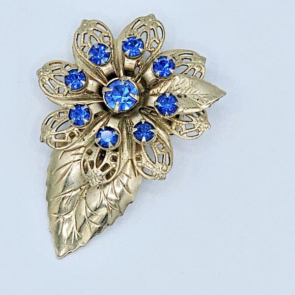 Filigree Flower Brooch Vtg Blue Crystal 10K GP Elegant Floral Bloom Estate Pin - Picture 2 of 11